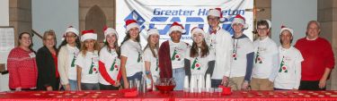 CAN DO Student Action Committee kicks off holiday season with 27th annual CAN DO Community Christmas